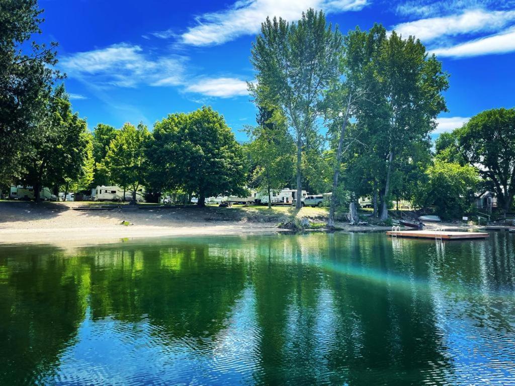 Skands Campground Christina Lake Ngoại thất bức ảnh